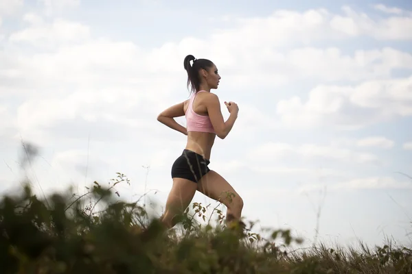 Mujer bonita corriendo —  Fotos de Stock