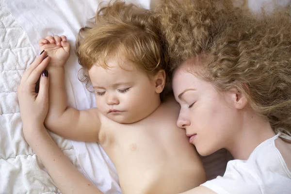 Mother embracing baby — Stock Photo, Image