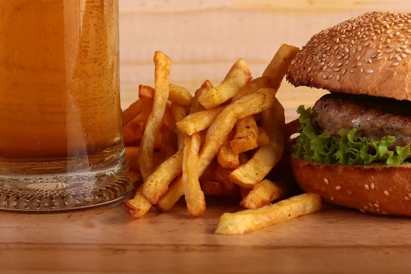 Beer burger and chips — Stock Photo, Image