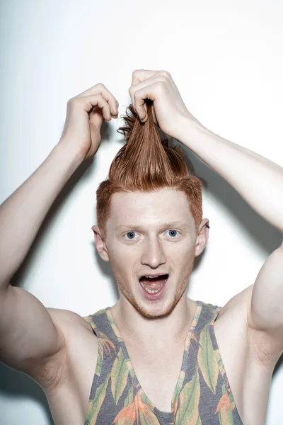 Hombre de pelo rojo emocional — Foto de Stock