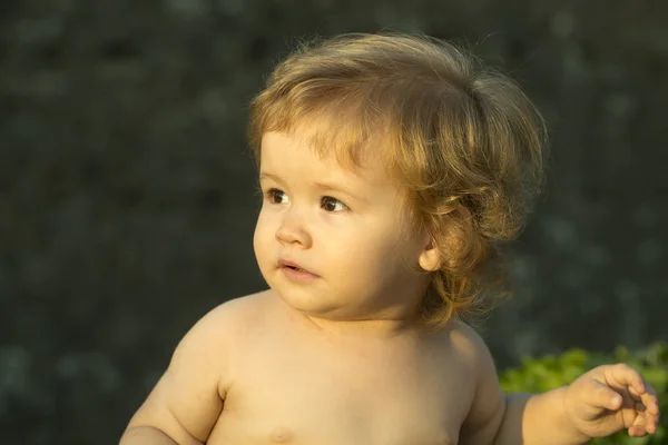 Портрет малюка сонячний день — стокове фото