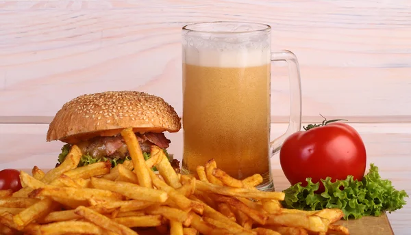 Beer burger and chips — Stock Photo, Image