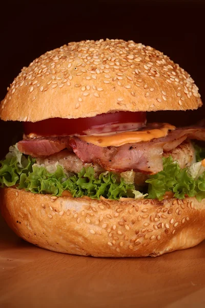 Hamburger fresco e gustoso — Foto Stock