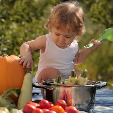 Şirin çocuk piknik