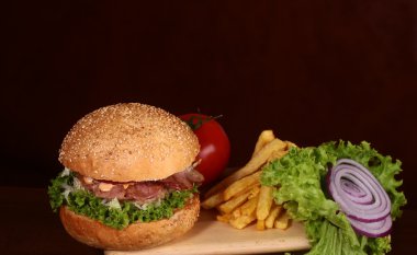 Bir büyük lezzetli burger