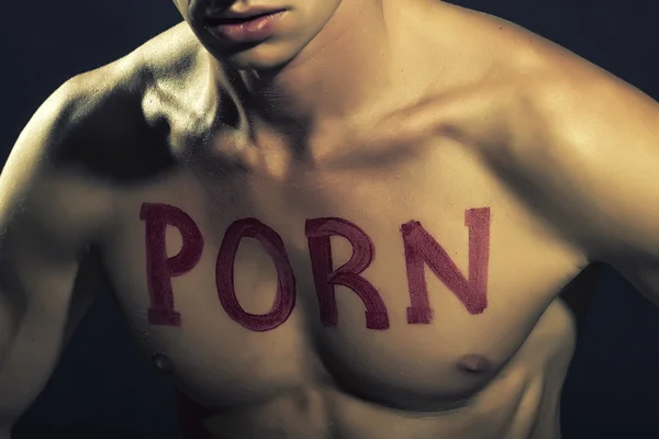 Peito masculino com texto pornô — Fotografia de Stock