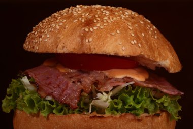 Bir büyük hamburger