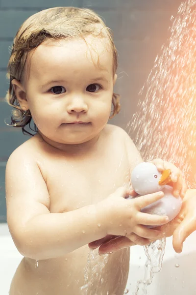 Child with duckling in shower — Stock Photo, Image