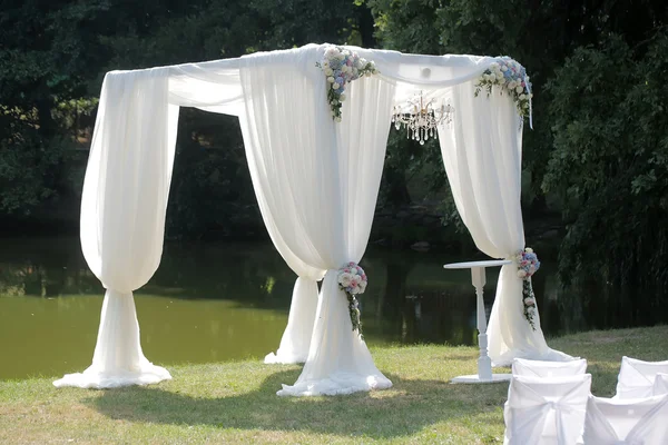 Bruiloft wit paviljoen — Stockfoto