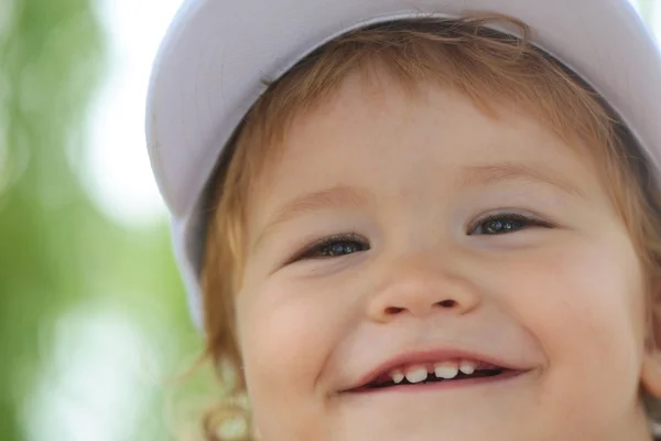 Bambino sorridente — Foto Stock