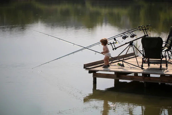 Piccola pesca bambino — Foto Stock