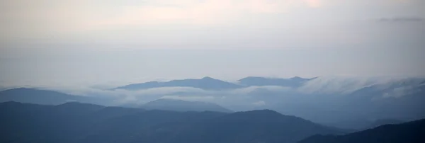 Mountains and sky — Stock Photo, Image