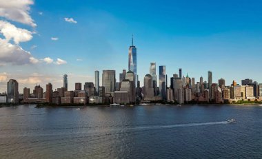 Manhattan silueti, New York, Birleşik Devletler. Manhattan 'daki New York gökdelenlerinin hava panoraması. ABD NYC 'de. New York şehri. Aşağı New York silueti. New York şehir manzarası. Amerika, New York. NYC simgesi