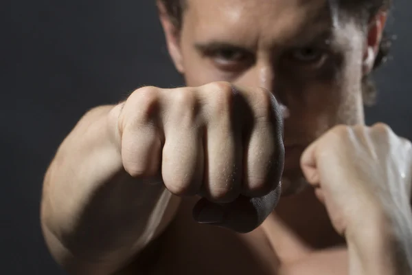 Homem em postura de boxe — Fotografia de Stock