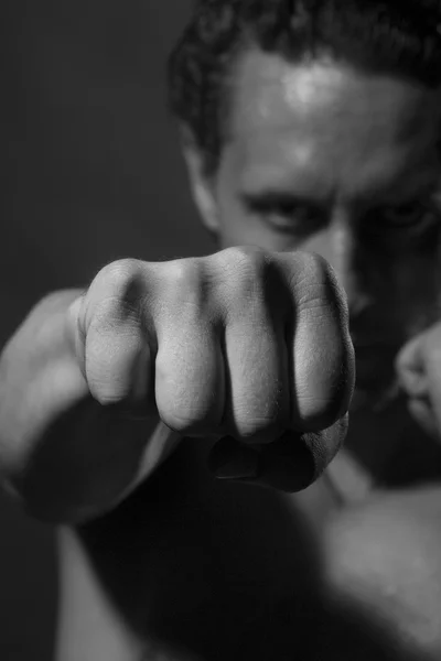 Homem em postura de boxe — Fotografia de Stock