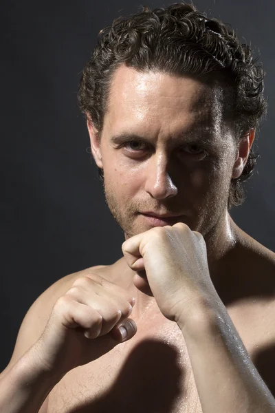 Homem em postura de boxe — Fotografia de Stock