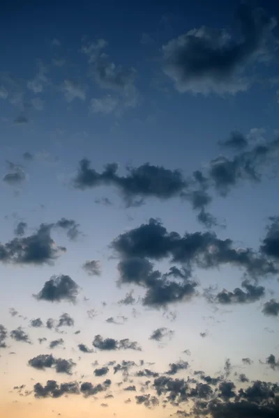 Crepúsculo nublado — Foto de Stock