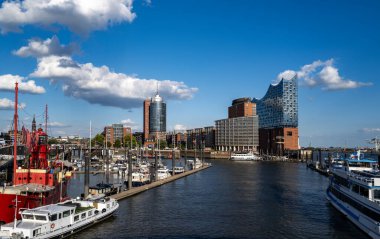 Hamburg mimarisi eski ve yeni harmanlanır. Hamburg mimarisi ufuk çizgisini tanımlar. Hamburg mimarisi modern yeniliği yansıtır. Hamburg mimarisi küresel hayranları cezbediyor