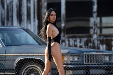 Dişi Seksi Sırt. Moda Seksi Kadın Pozu Seksi Açık Hava. Güzel Slim Woman Vücut. Sıkı Popolar. Mükemmel bir kadın poposu. Seksi Popo Şeklinde Kalçalar. Güzel Şehvetli Bir Kızın Şehvetli Portresi