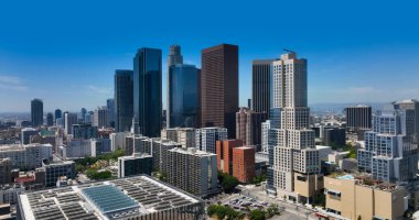Los Angeles, California 'nın modern şehir manzarası. Los Angeles 'ın insansız hava aracı görüntüsü. Los Angeles şehir merkezinin panoramik fotoğrafı. Gökdelenleri olan Los Angeles finans bölgesi. Los Angeles şehrinin hava manzarası