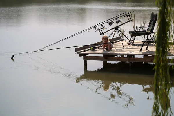 Piccola pesca bambino — Foto Stock