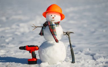 Kardan adam üreticisi donanım mağazası araçlarını tanıtıyor