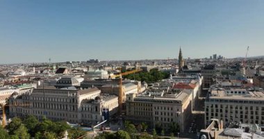 Avusturya 'daki Viyana' nın havadan görünüşü. Viyana hava manzarası. Viyana silueti. İnsansız hava aracından tarihi mimari hava manzaralı Wien manzarası. Viyana silueti. Turizm ve seyahat kavramı