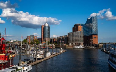 Hamburg mimarisi ufuk çizgisini tanımlar. Hamburg mimarisi modern yeniliği yansıtır. Hamburg mimarisi küresel hayranları çekiyor. Hamburg mimarisi nehir kıyısında duruyor.