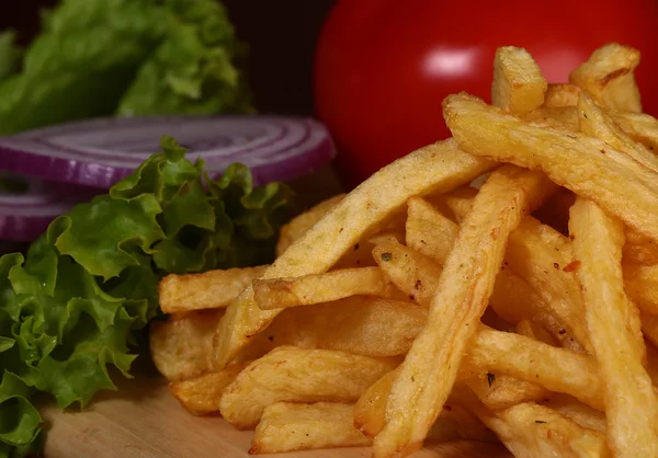Patatas fritas y verduras — Foto de Stock