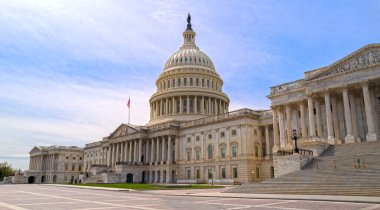 Capitol binası tarihi bir simge. Capitol Hill dönüm noktası mimarisi. Kongre Binası Federal Hükümeti. Capitol Bahçesi Renkli