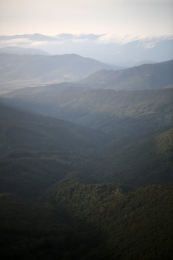 dağlar ve gökyüzü