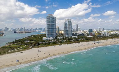 Miami Plajı hava manzaralı. Miami Okyanusu kıyısında. Miami sahili şehir manzarası. Miami Plajı