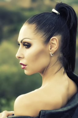 kadın çıplak omuz ile