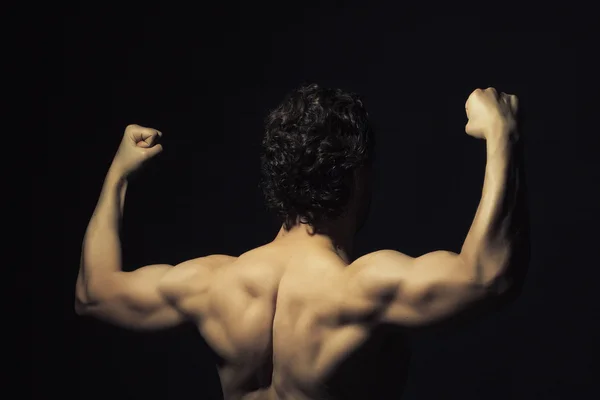 Visão traseira do homem muscular — Fotografia de Stock