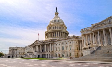 Washington DC sembolik simgesi. Washington tarihi Amerika. Washington hükümetinin federal gücü. Washington mavi gökyüzü güneşli