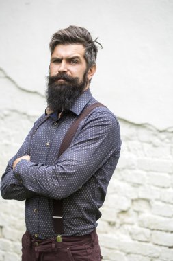 Sakallı yakışıklı adam