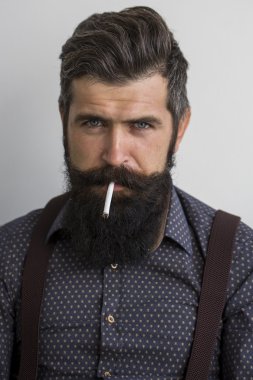 Sakallı adam yasaktır