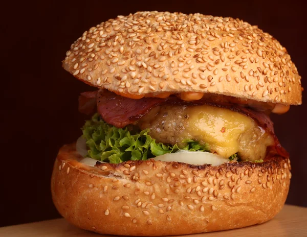 Смачні burger критий — стокове фото