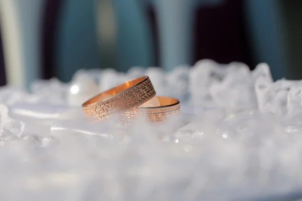 Two golden wedding rings — Stock Photo, Image