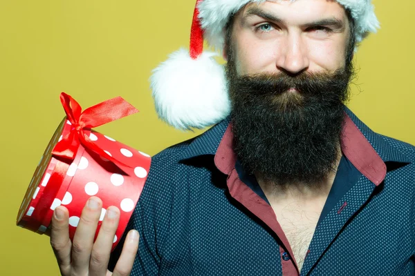 Hombre de año nuevo con regalos —  Fotos de Stock