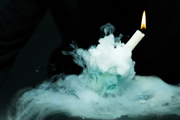 Weiße Kerze in Rauch — Stockfoto