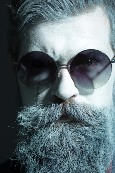Férfi szakállal, napszemüvegek — Stock Fotó