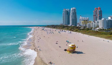 Miami Plajı hava manzaralı. Miami Okyanusu kıyısında. Miami sahili şehir manzarası. Miami Plajı
