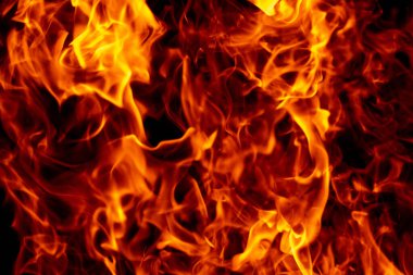 Siyah arka planda yangın. Ateş kıvılcımları. Ateşli ateş etkisi. Arkaplanı ateşle