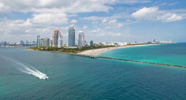 Miami şehri hava manzarası. Miami sahili şehir manzarası. Miami Plajı şehir merkezinde. Miami Okyanusu kıyısı