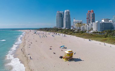 Miami bölgesi gökyüzü manzarası. İHA 'dan Miami sahiline. Panoramik Miami kıyı şeridi. Miami Şehri