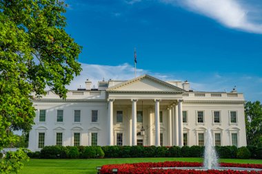 Beyaz Saray, ABD 'nin konik sembolüdür. Washington 'daki Beyaz Saray. Amerikan başkanlık konutu. Amerikan başkanlarının tarihi evi. Beyaz Saray ulusal semboldür. ABD Hükümet Merkezi