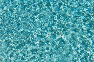 Havuz suyu mavi soyut doku. Bilardoda dalgalı su. Havuz kenarında. Su havuzu yüzeyi. Havuz sakinliği deseni