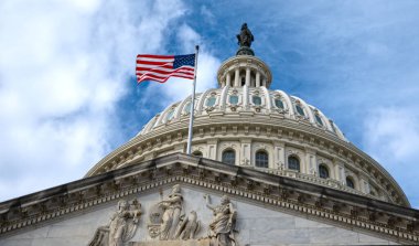 Washington 'daki Capitol binası şehir simgesi. Birleşik Devletler 'deki Capitol Kubbesi mimarisi. Amerika 'daki Capitol anıtı sembolü. ABD 'de Capitol' ün simgesel dış görünüşü