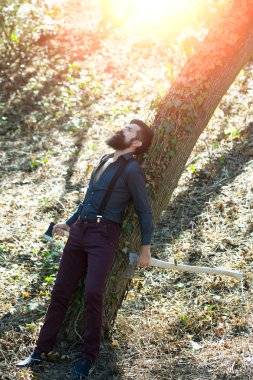 Ormandaki erkek logger